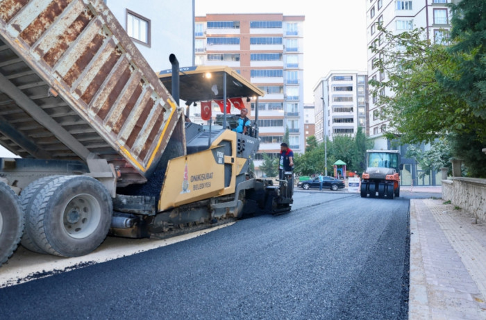 Başkan Toptaş, Tekerek Mahallesi’ndeki asfalt çalışmalarını yerinde inceledi