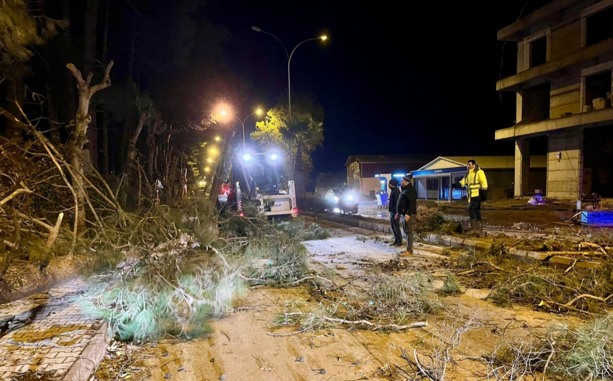 Kahramanmaraş’taki Fırtına Saatte 95 Kilometre Hıza Ulaştı