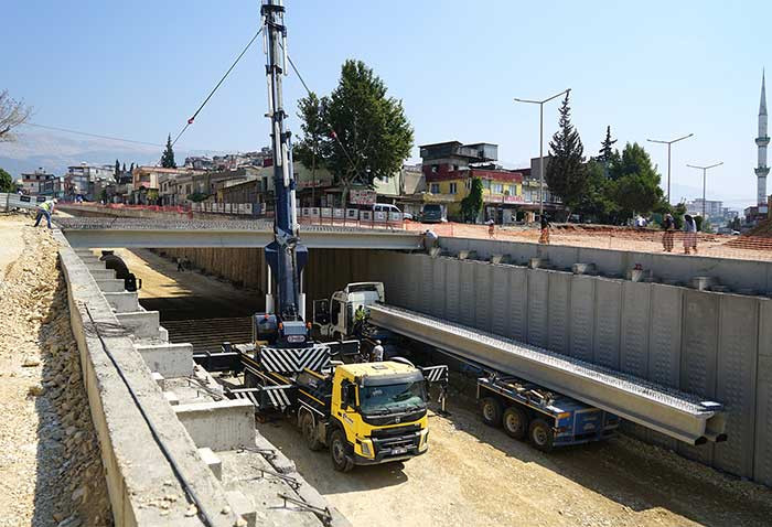 Tevfik Kadıoğlu’nda Köprü Kiriş Montajı Başladı